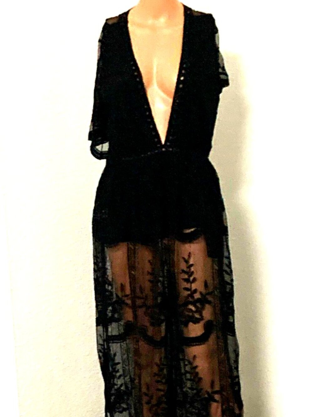 AQUA Women's Black Sheer Floral Lace Maxi Dress S V-Neck Flutter Short Sleeve